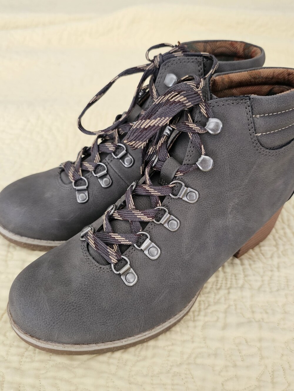 NWOB - Boc Born Alder Boots Light Grey - Size 6.5 (Never Worn)